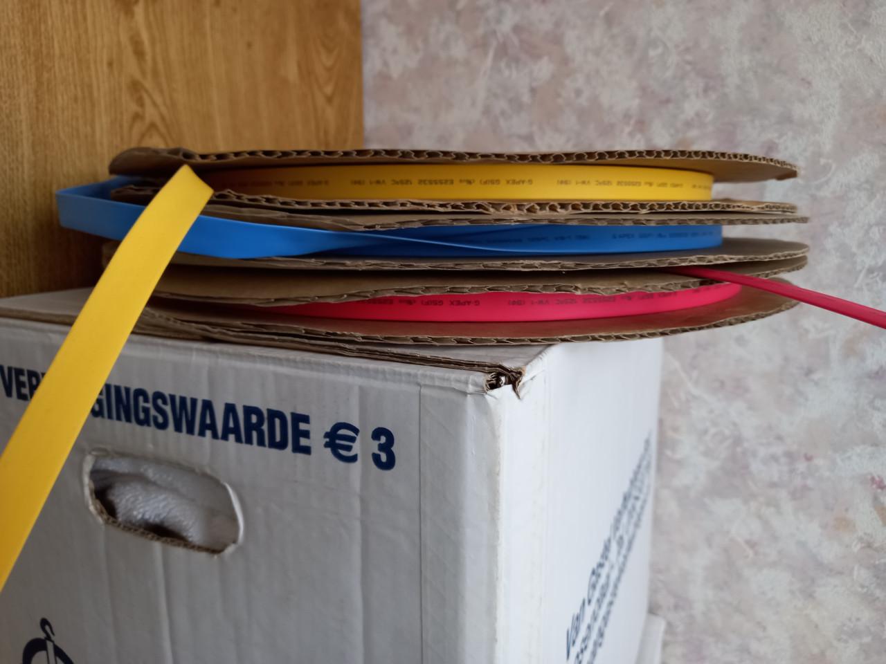 Krimpkous , Transparant maar ook geel rood en blauw etc,