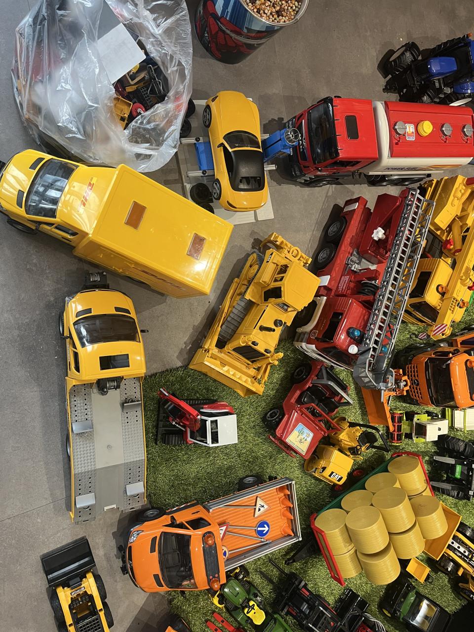 Te koop grote hoeveelheid bruder speelgoed