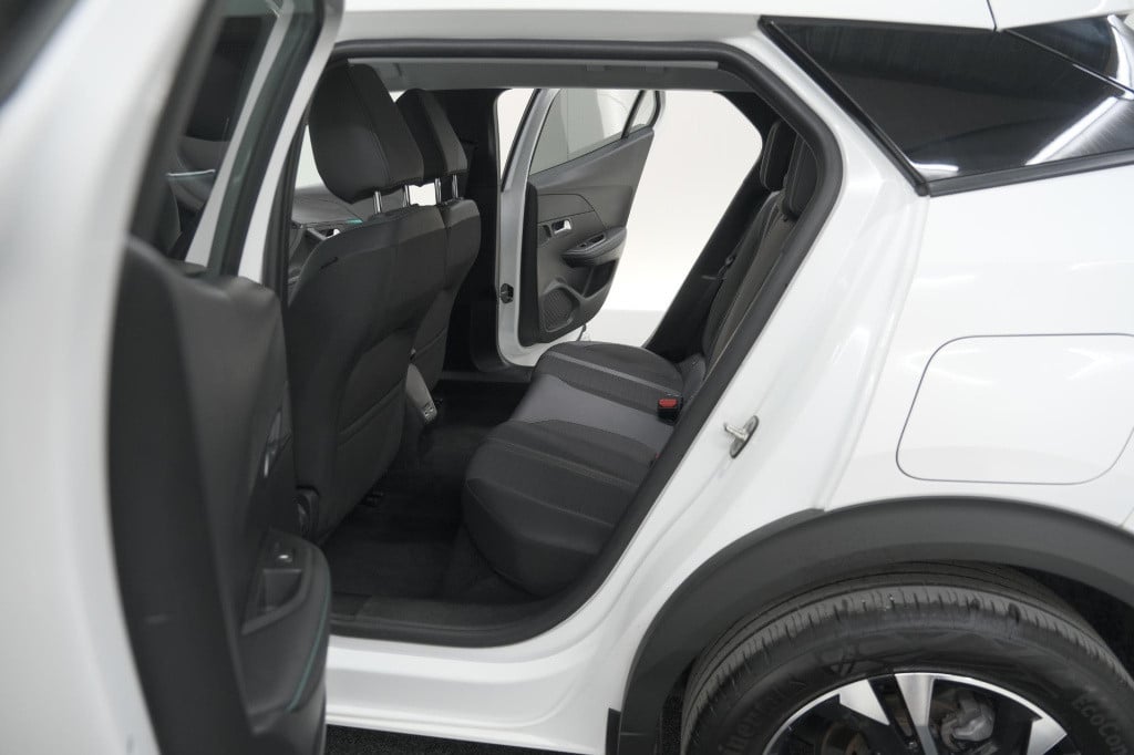 Peugeot 2008 puretech 130 eat8 allure | parkeersensoren | navigatie | apple
