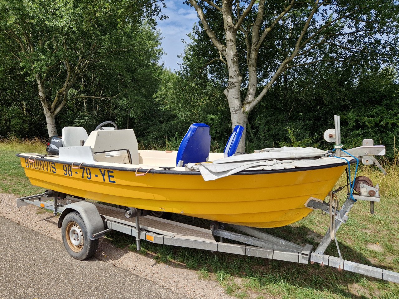 Shetland GH 14 met Suzuki 15 pk 4-takt en kantel trailer. Compleet set