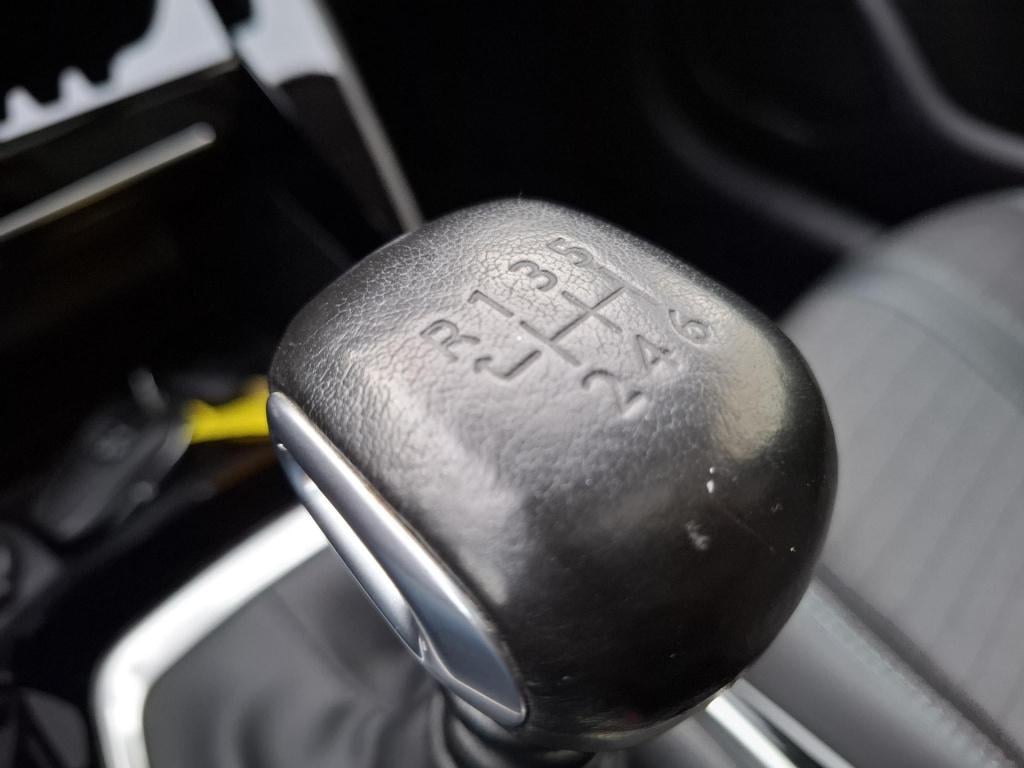 Peugeot 208 1.2 100 allure pano/clima/nav/cam