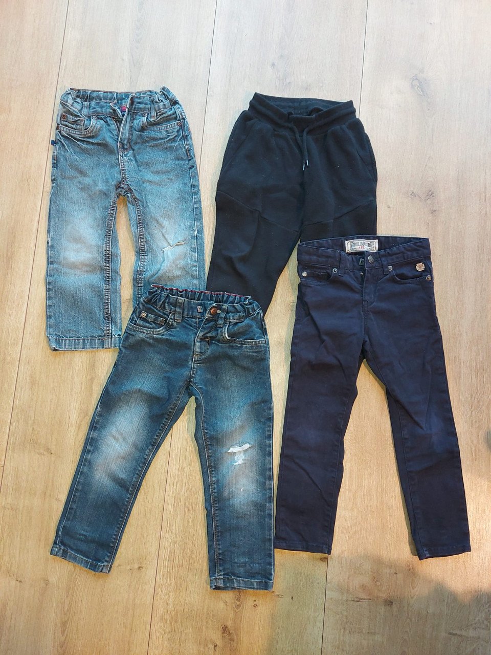 Groot kledingpakket jongen maat 98 / 104 slechts €12,50