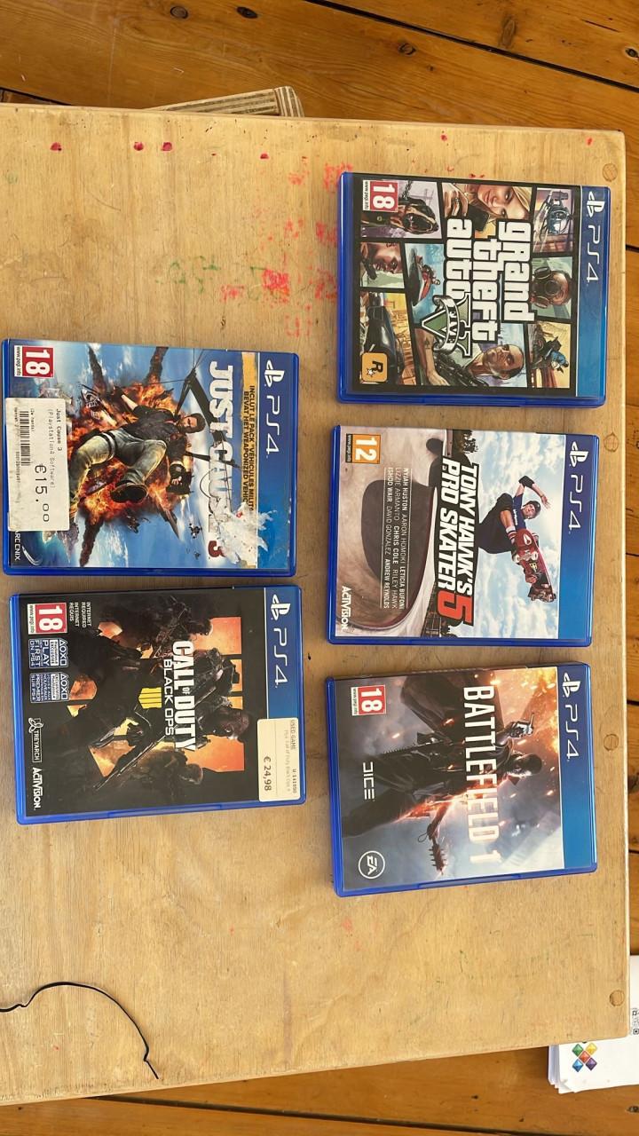 PlayStation 4 + 2 DS4 + 5 games (o.a. GTA & CoD)