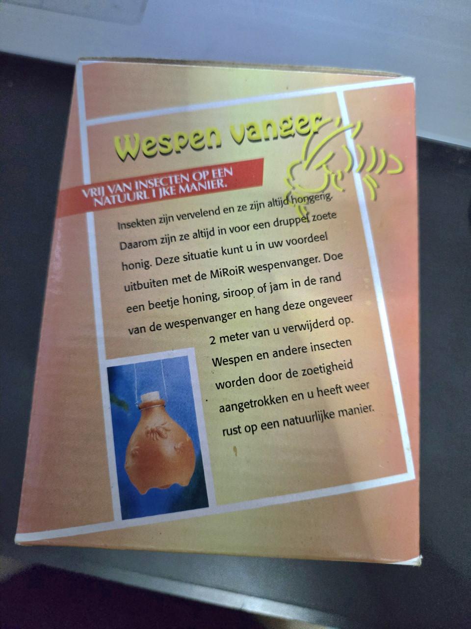 Wespenvanger van terracotta, Nieuw