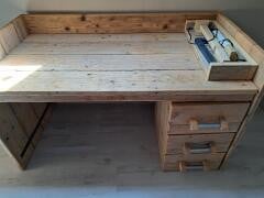 Steigerhouten bureau