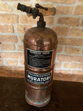 Antieke koperen spuit ( Paris )