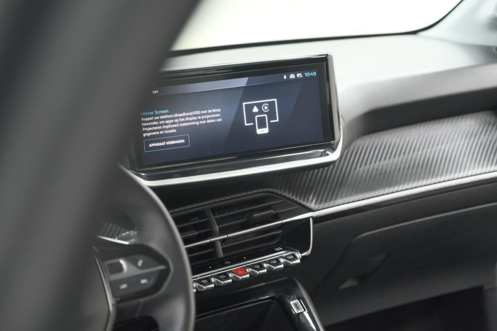 Peugeot 208 puretech 100 active | parkeersensoren | navigatie | apple carpl