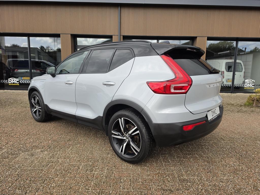 Volvo XC40 r design recharge plug-in hybrid lane assist | trekhaak | camera