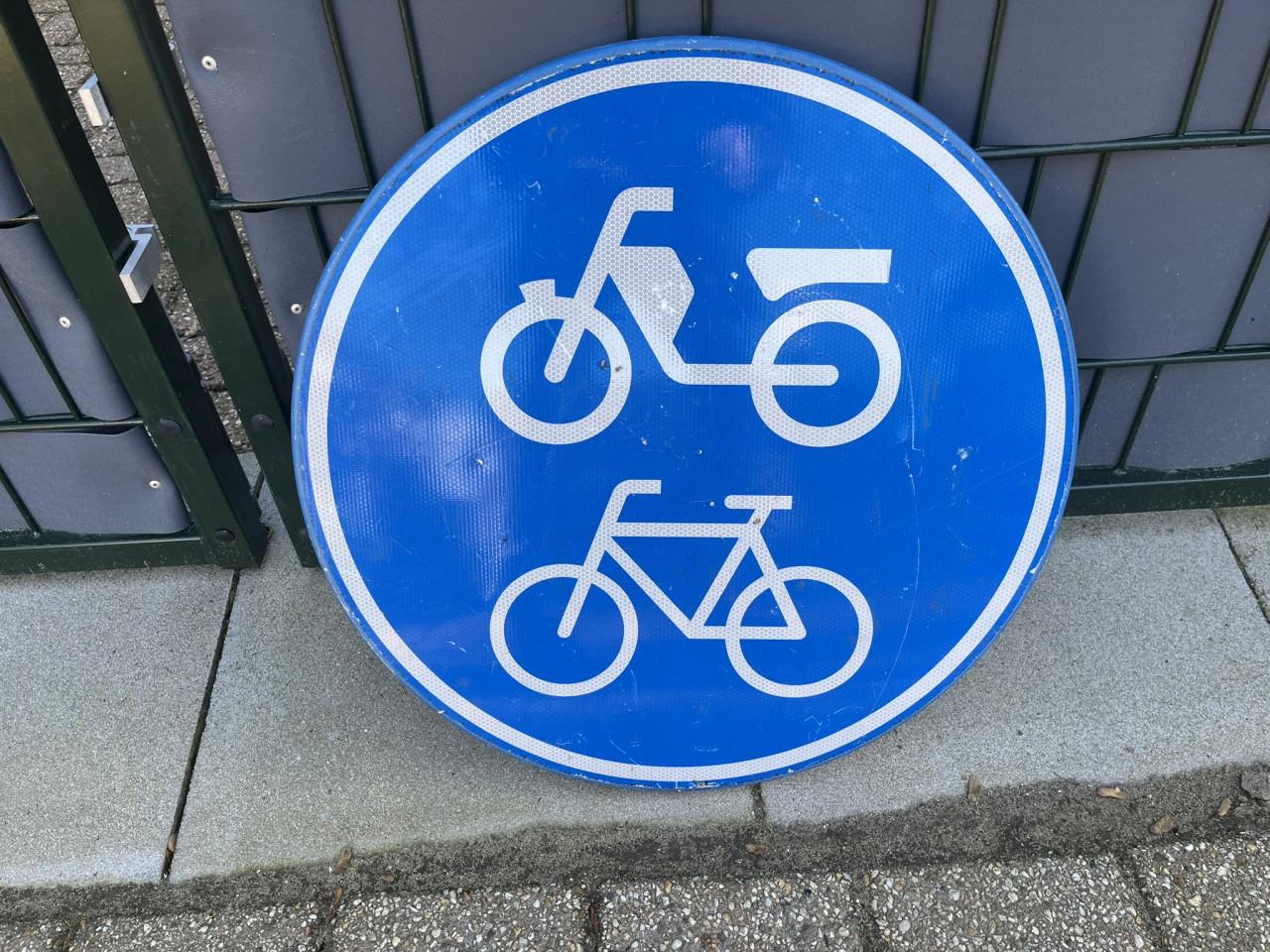 Verkeersbord "fiets - brommer"