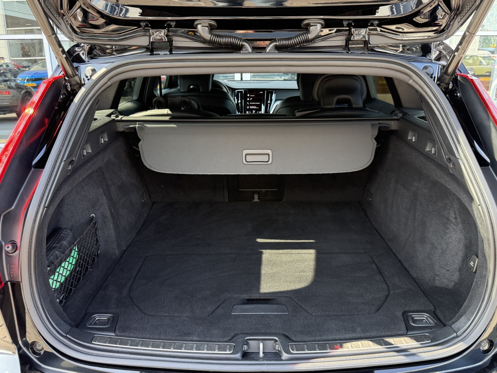 Volvo V60 v60 t6 340pk r-design| panodak| adap.cruise| 360camera| hud| key