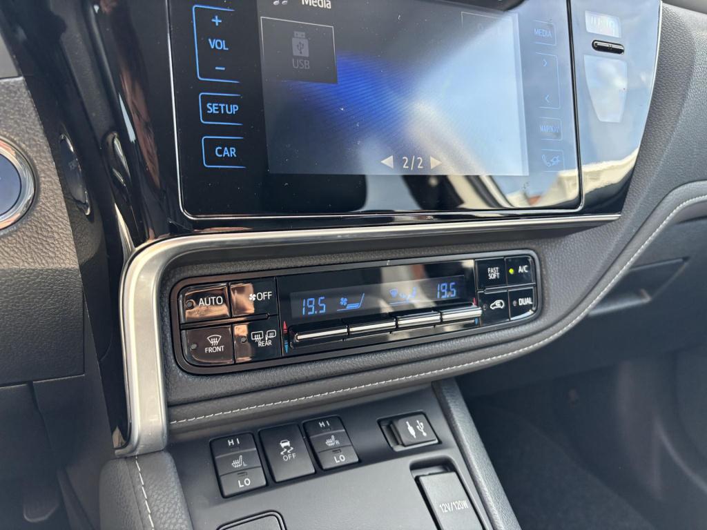 Toyota Auris 1.8 hybrid executive nl-auto!