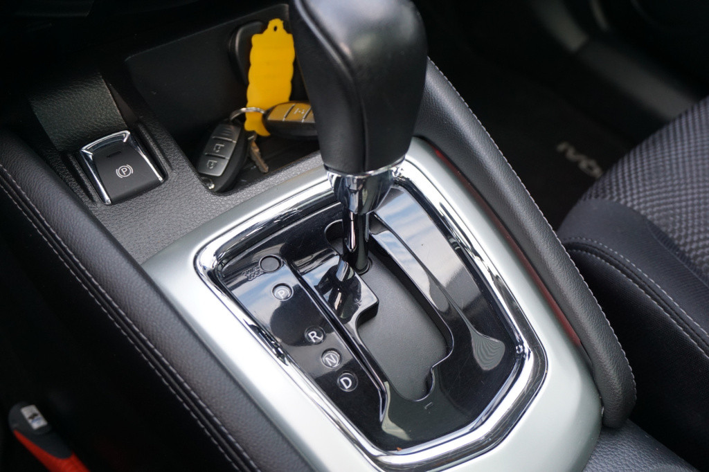 Nissan Qashqai 1.2 connect edition automaat climate / navi / 360 camera / c
