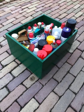 Groene houten bak.