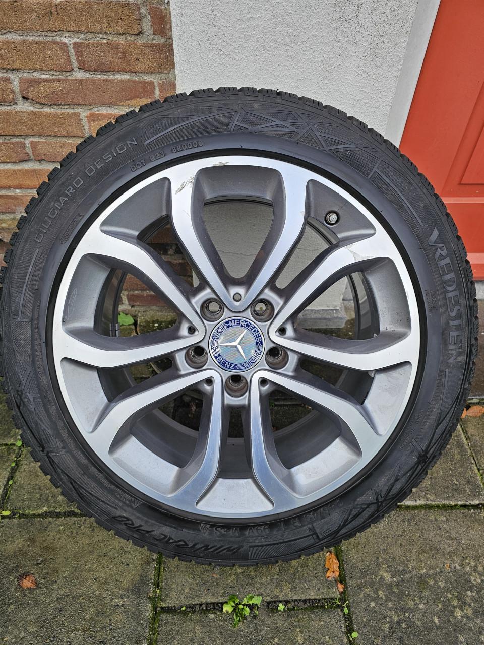 17" Mercedes Breedset Winterbanden + TPMS | Vredestein