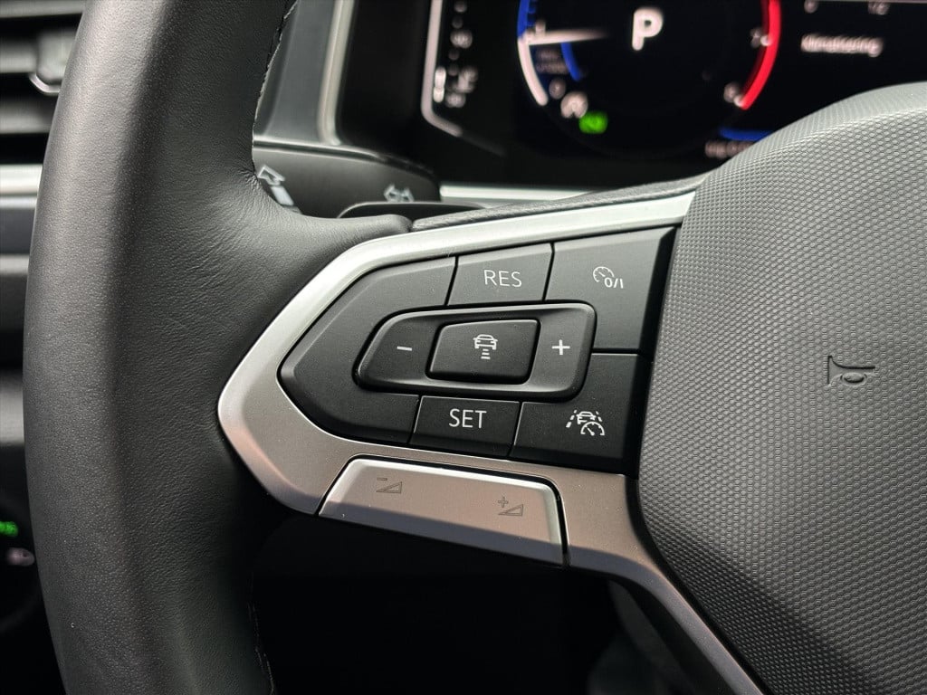 Volkswagen T-roc 1.5 tsi 150pk 7-dsg| carplay| camera|auto park| dode hoek|
