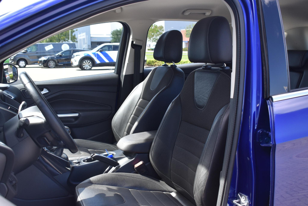 Ford Kuga 1.5 titanium | volledig dealer onderhouden | trekhaak | 1800kg tr