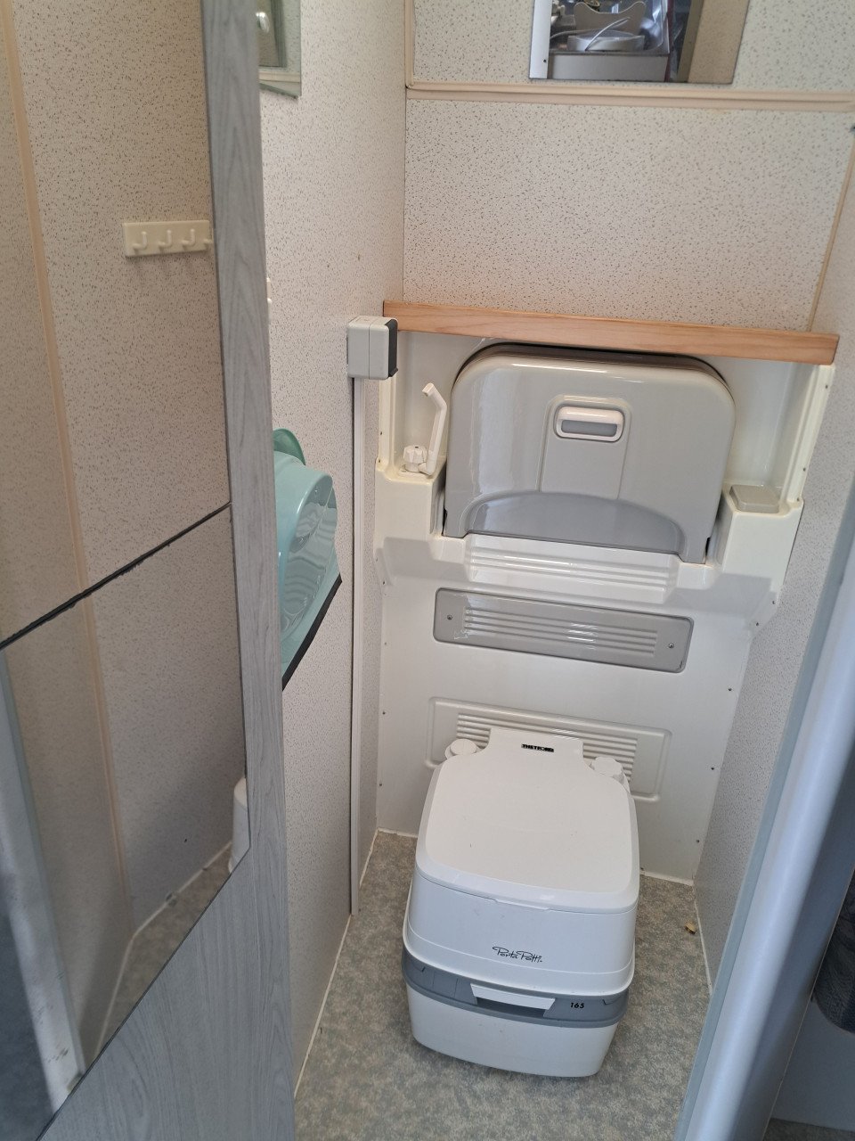 Beyerland 390-D caravan
