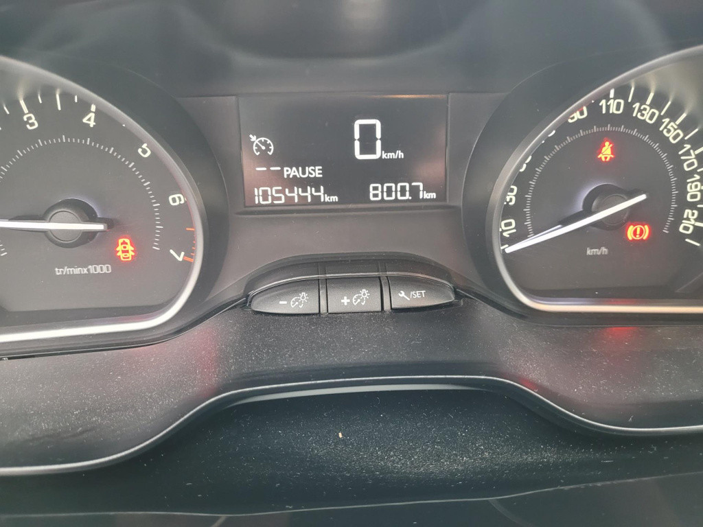Peugeot 2008 1.2 puretech urban cross