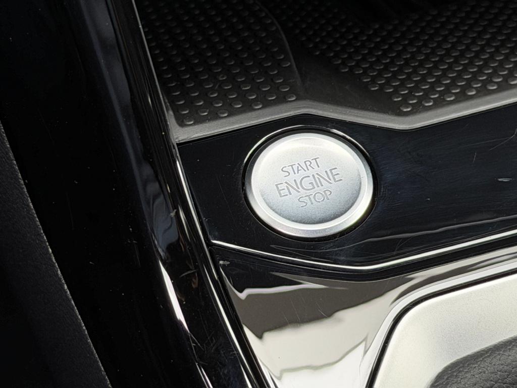 Volkswagen T-roc 1.5 tsi 150pk dsg r-line | trekhaak | camera | keyless | e