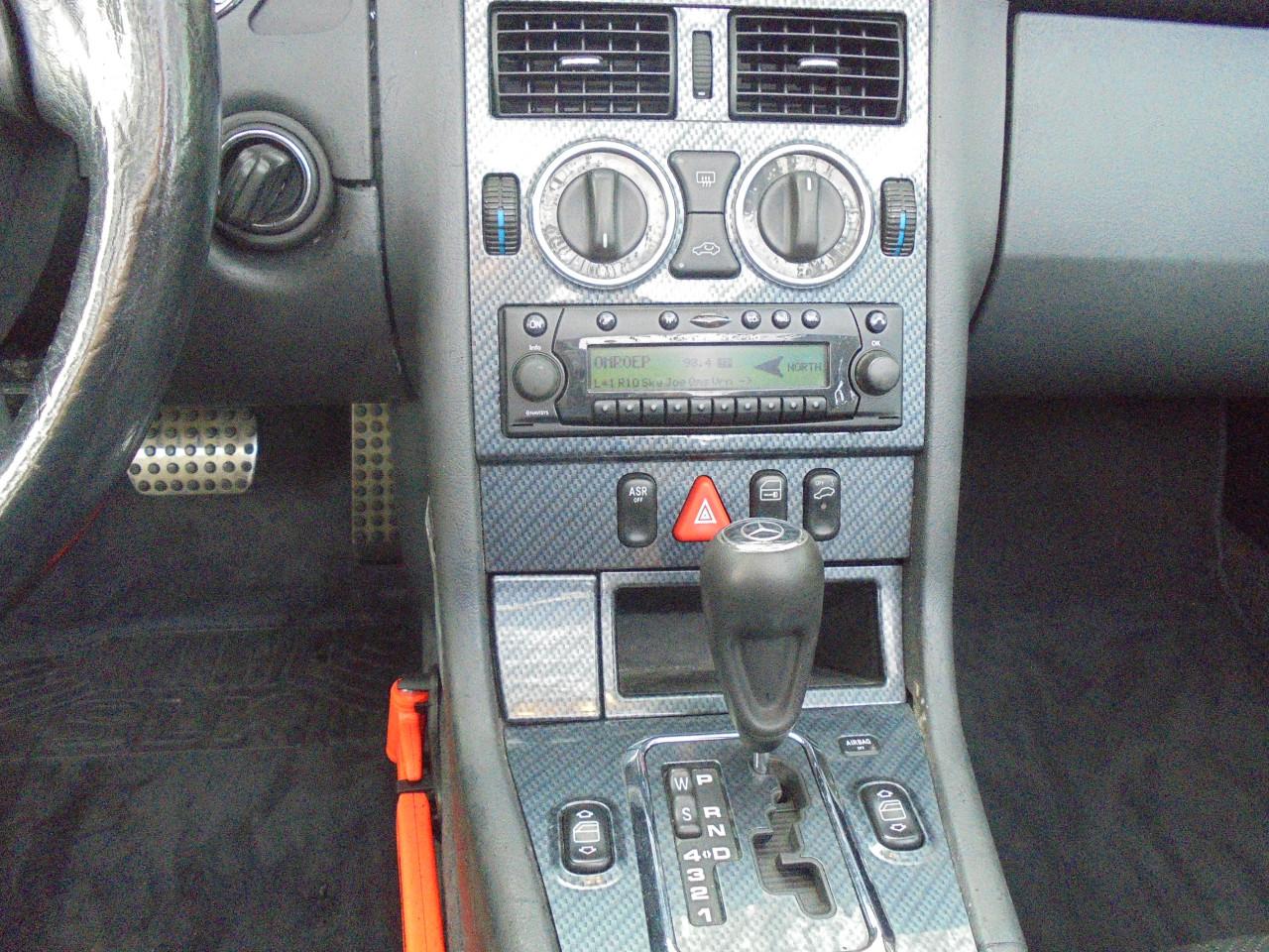 SLK 230 Compressor in nette conditie 139.908 Km Aflevering met vol jaar Apk