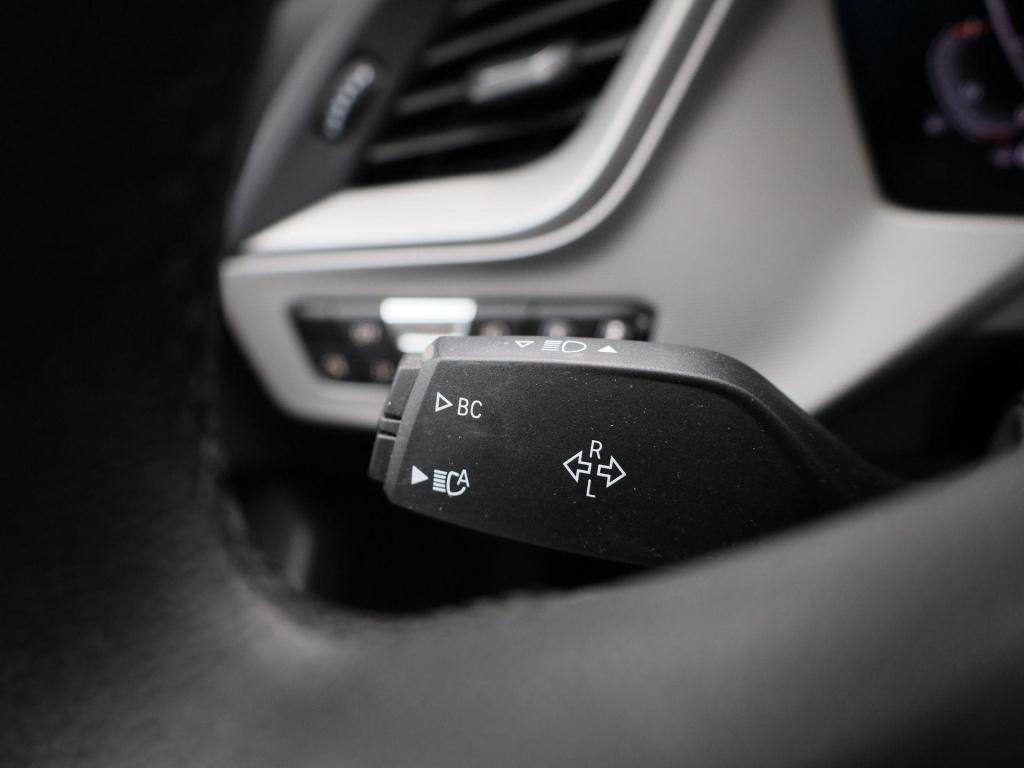 BMW 1 Serie 116i executive | automaat | parkeer sensoren | navigatie | virt