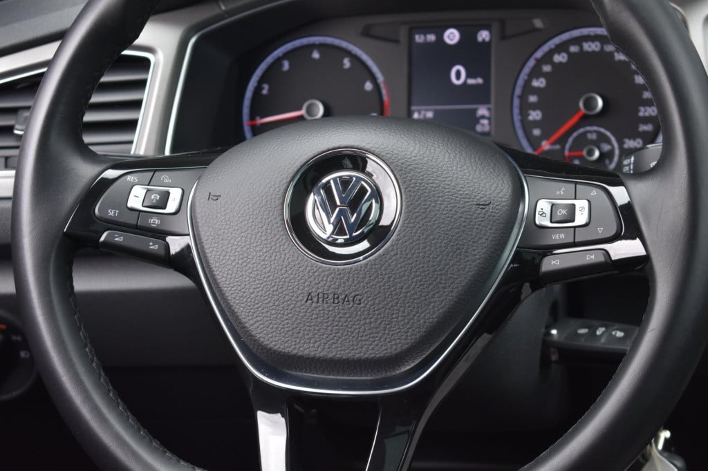 Volkswagen T-roc 1.0 tsi | panoramadak | camera | dealer onderhouden | nap 