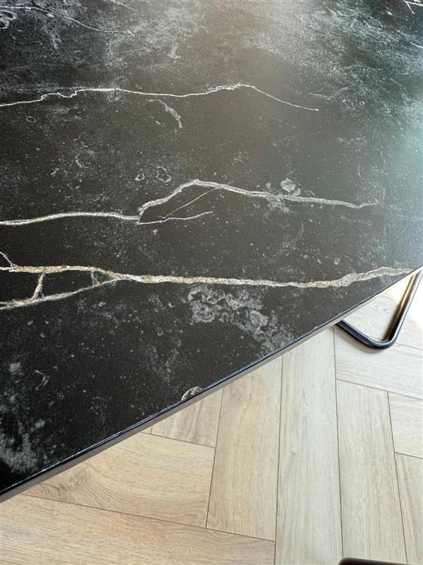 Eetkamer tafel en stoelen