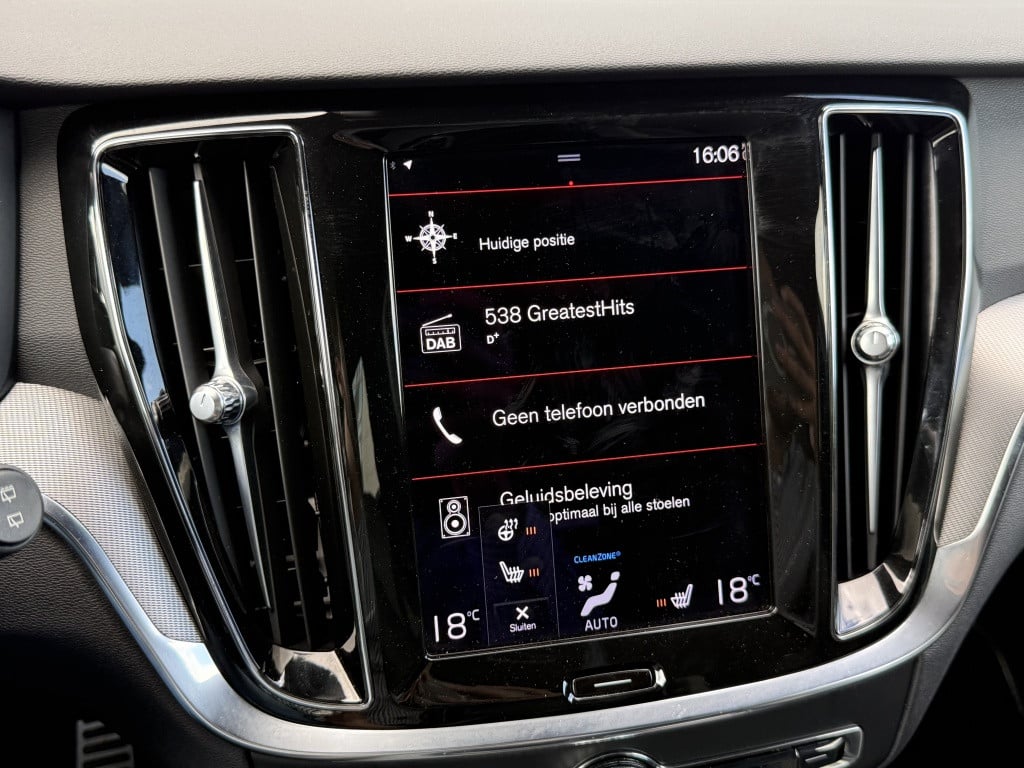 Volvo V60 t6 340pk recharge r-design| adap.cruise| trekhaak| camera| h&k s