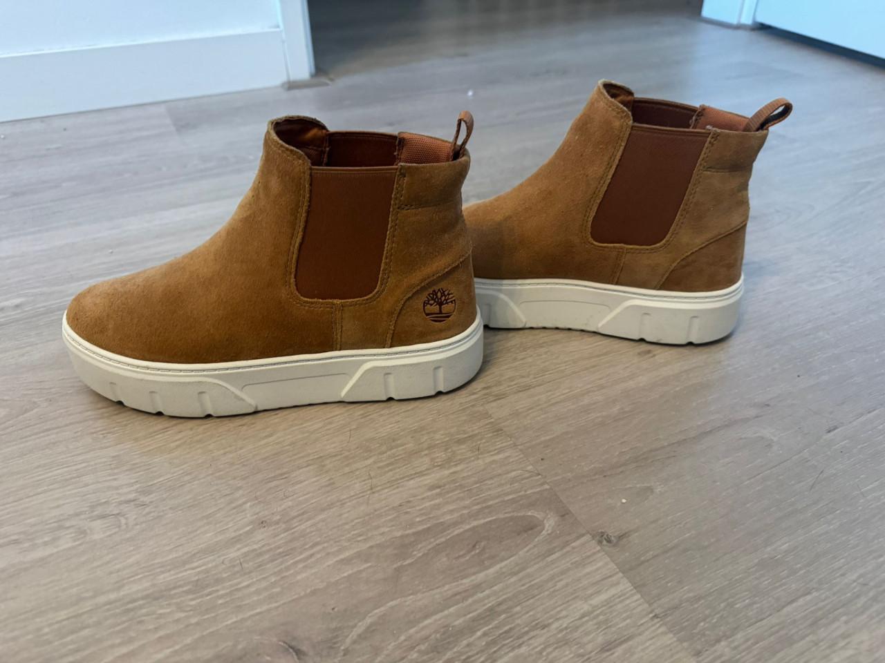 Timberland Laurel Court Mid Pull-On Chukka in oranje suède