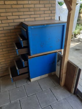 Te koop: 2 lade kasten met 3 laden.