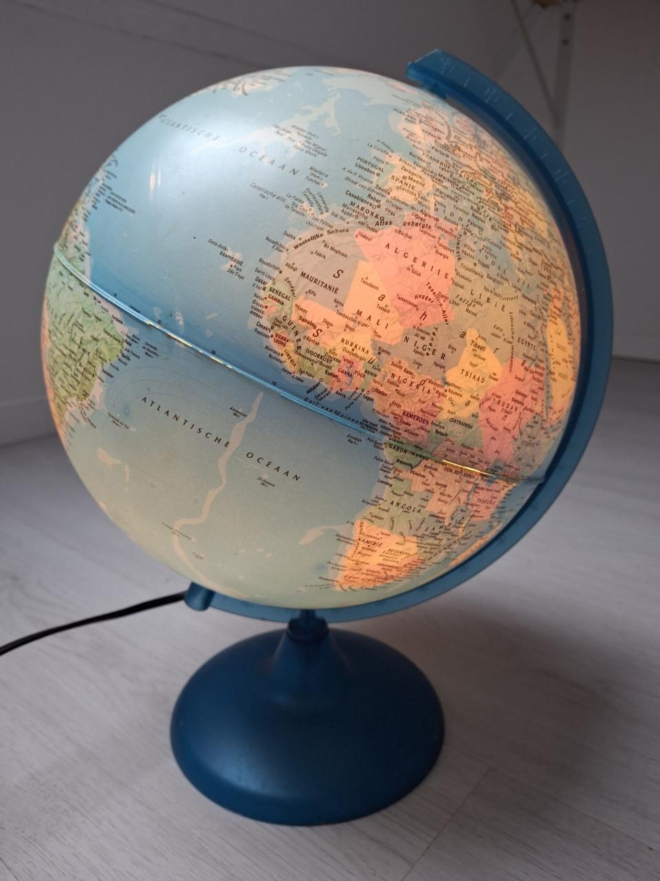 Globe, wereldbol met verlichting