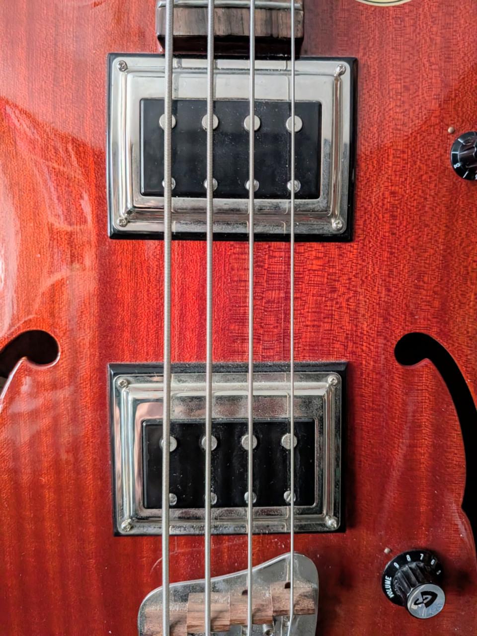 Guild Starfire 2 elektrische semi hollow-body basgitaar