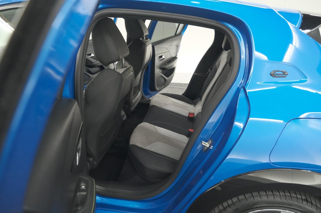 Peugeot 208 ev gt pack 50 kwh | camera | adapieve cruise control | stoelver