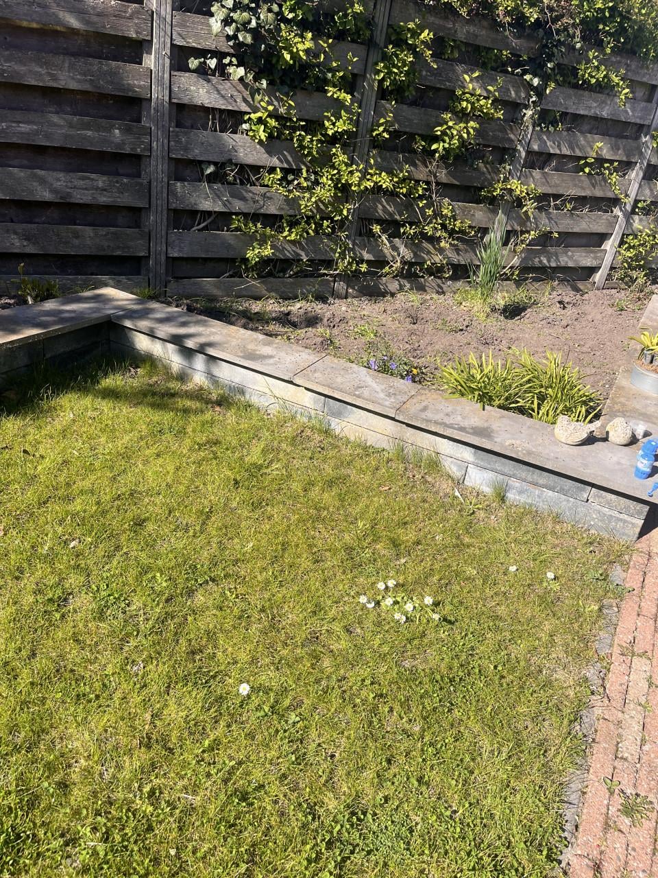 Gratis afhalen, muurtje van ongeveer 15 meter