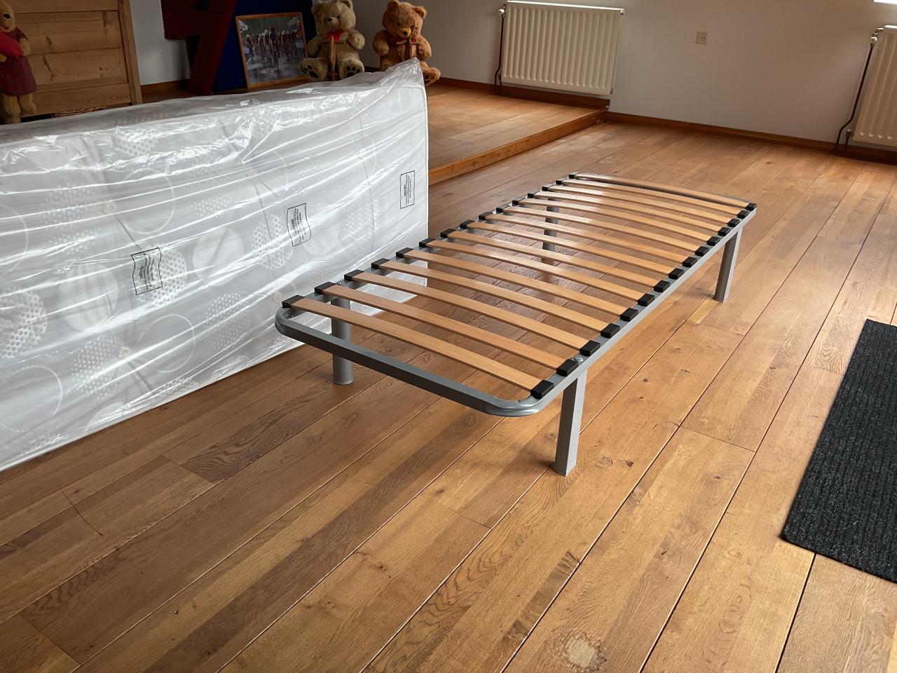 Nieuw eenpersoonsbed