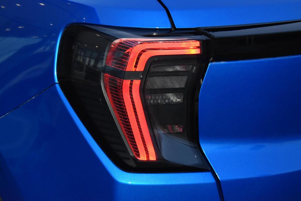 Ford Explorer premium extended range rwd 77 kwh | panoramadak | climate con