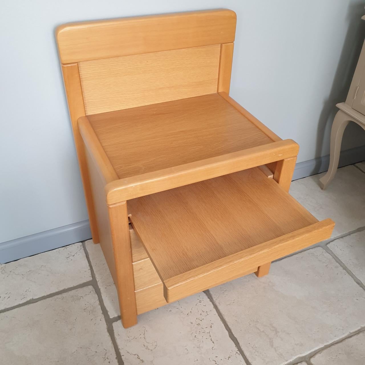 Nachtkastje 3 lades + uitschuifbaar tableau