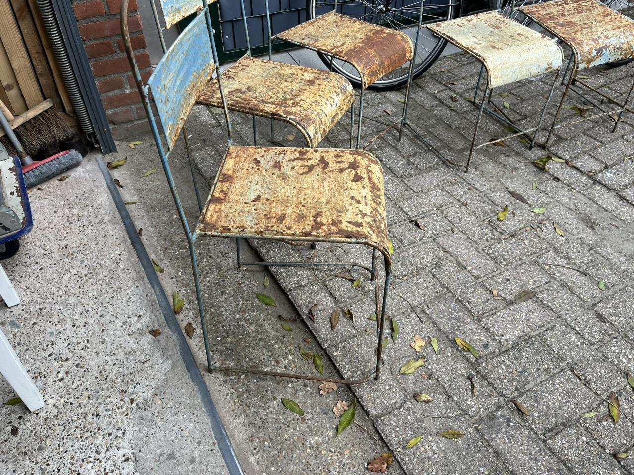 8 Bistrostoeltjes van metaal