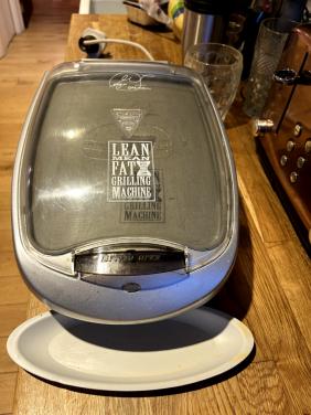 GEORGE FOREMAN LEAN MEAN FAT GRILLING MACHINE