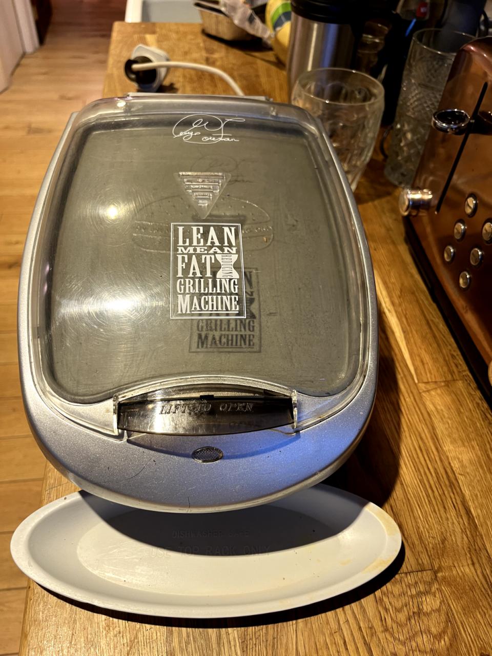 GEORGE FOREMAN LEAN MEAN FAT GRILLING MACHINE