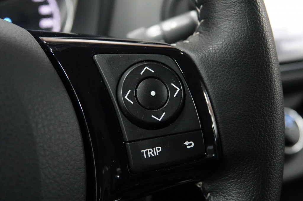 Toyota Yaris 1.0 vvt-i | camera | 15" | bluetooth |