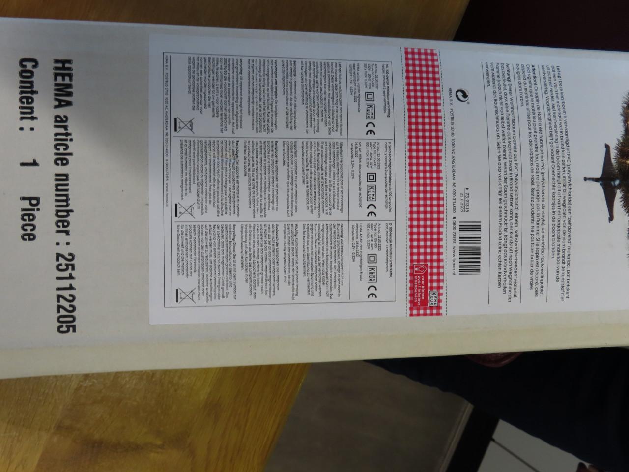 Kerstboom met 220V verlichting €.15,00 Kunstboom,  Groenspar, Hoog 90 cm