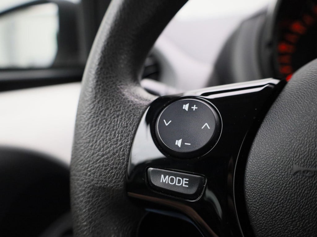 Peugeot 108 1.0 e-vti active | airco | bluetooth | lage km stand