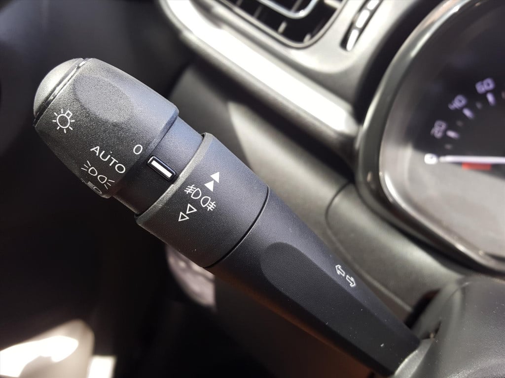 Citroen C3 1.2 puretech 82pk s&s feel navigatie | trekhaak | cruise & clima
