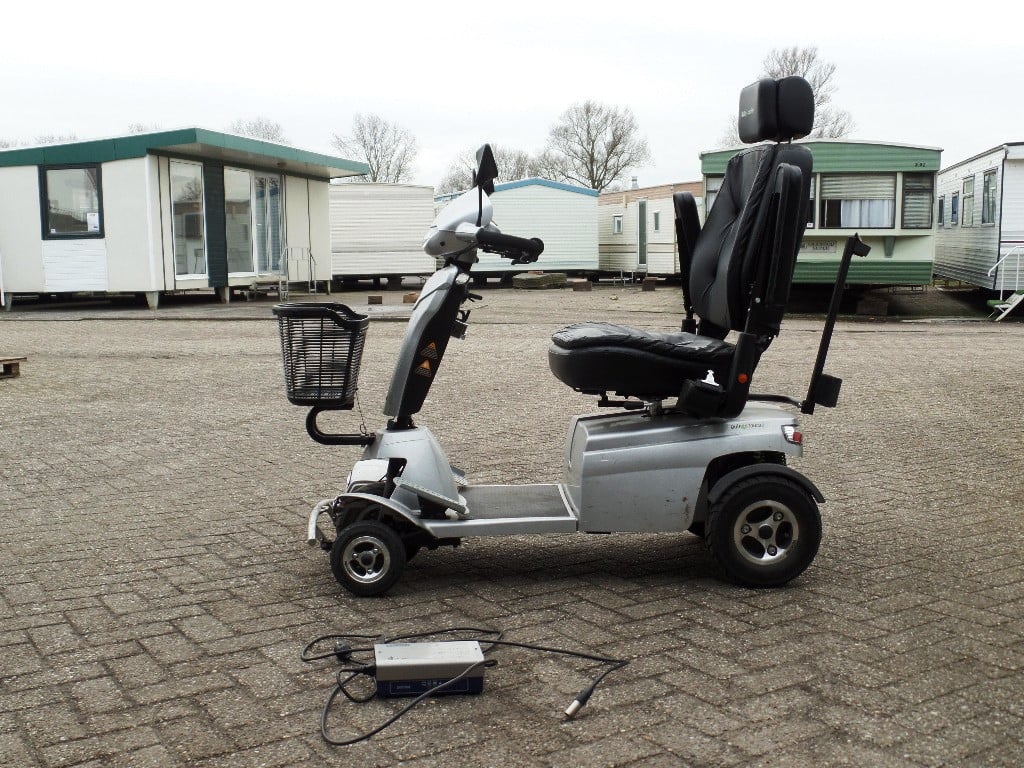 Quingotoura scootmobiel 2 met 5 wielen, achteruitrij camera, zeer wendbaar