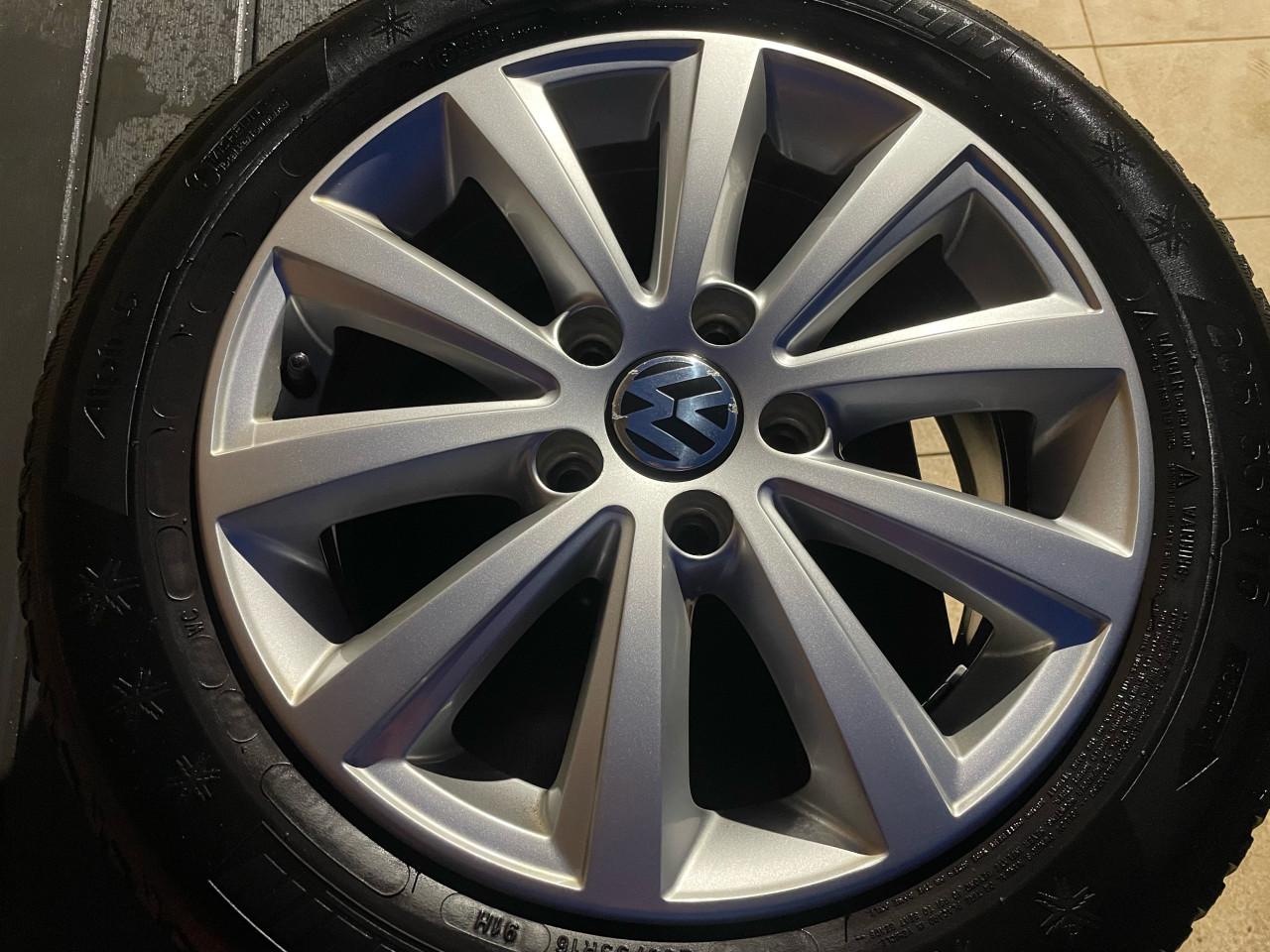 Originele VW velgen 205 65 16 met winterbanden