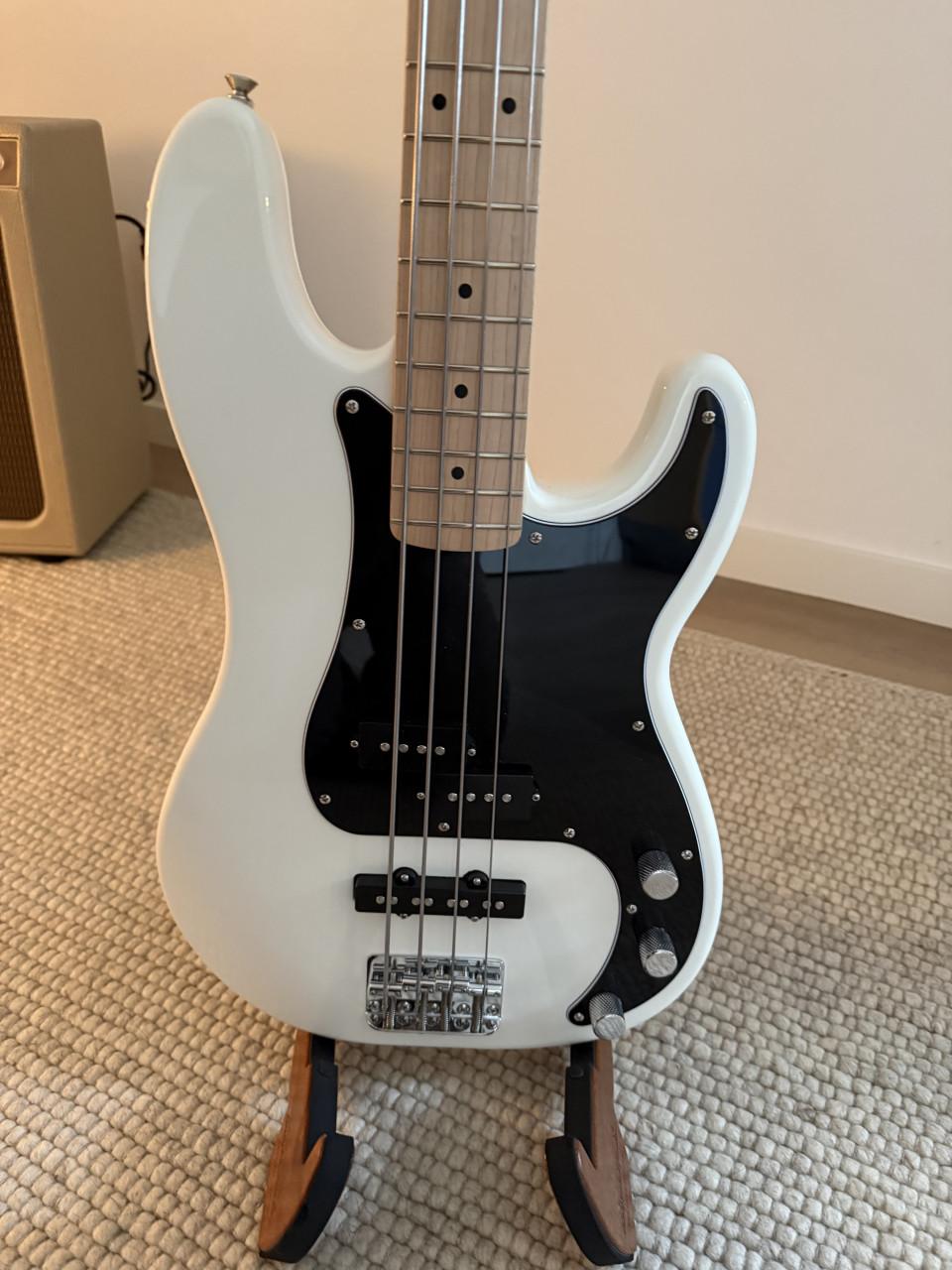 Ongebruikte Squier precision bass