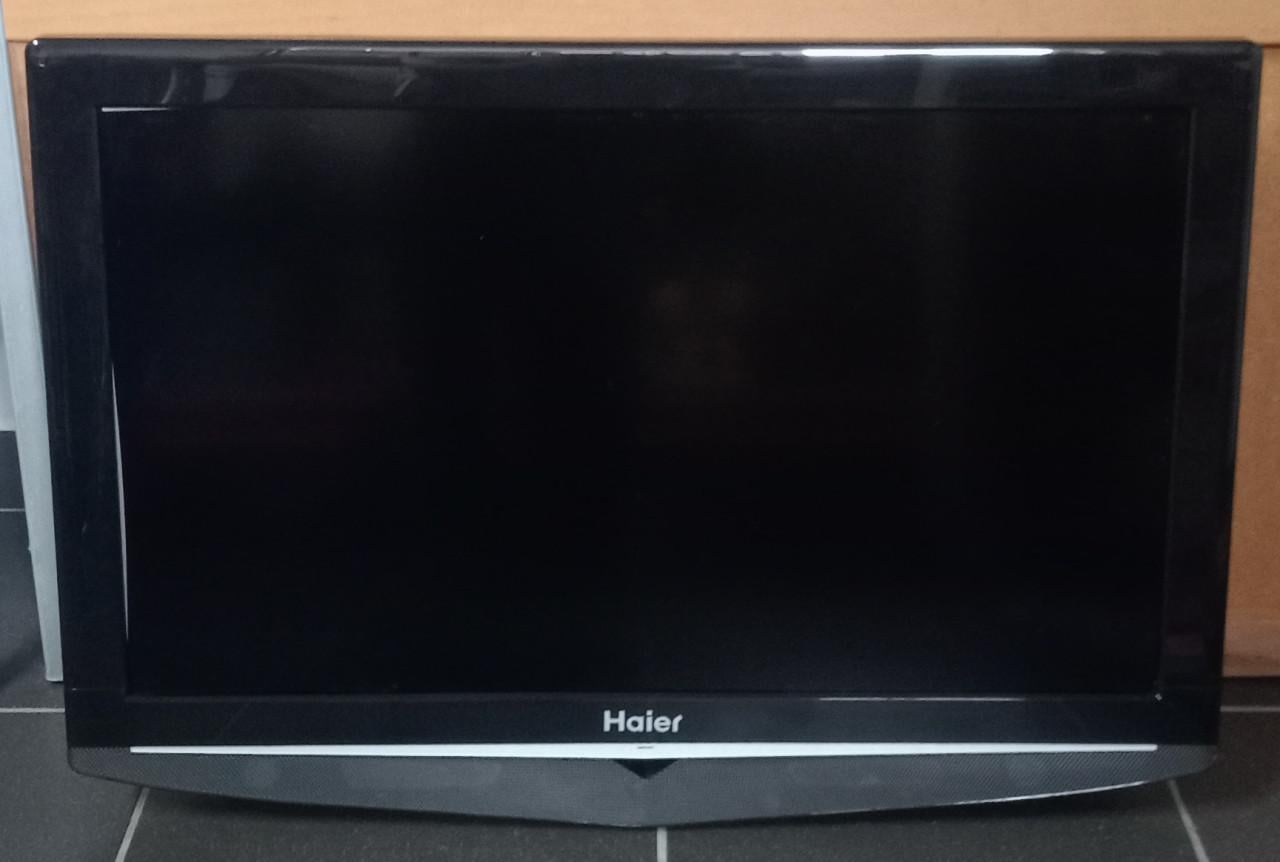 HAIER 26 inch / 66,5 cm LCD televisie met ophangsteun