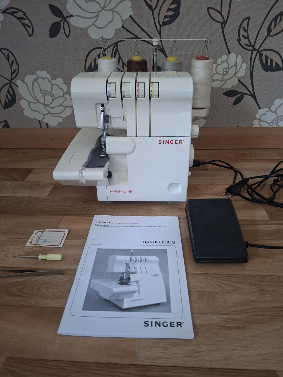 Singer overlockmachine 14sh654  naaimachine