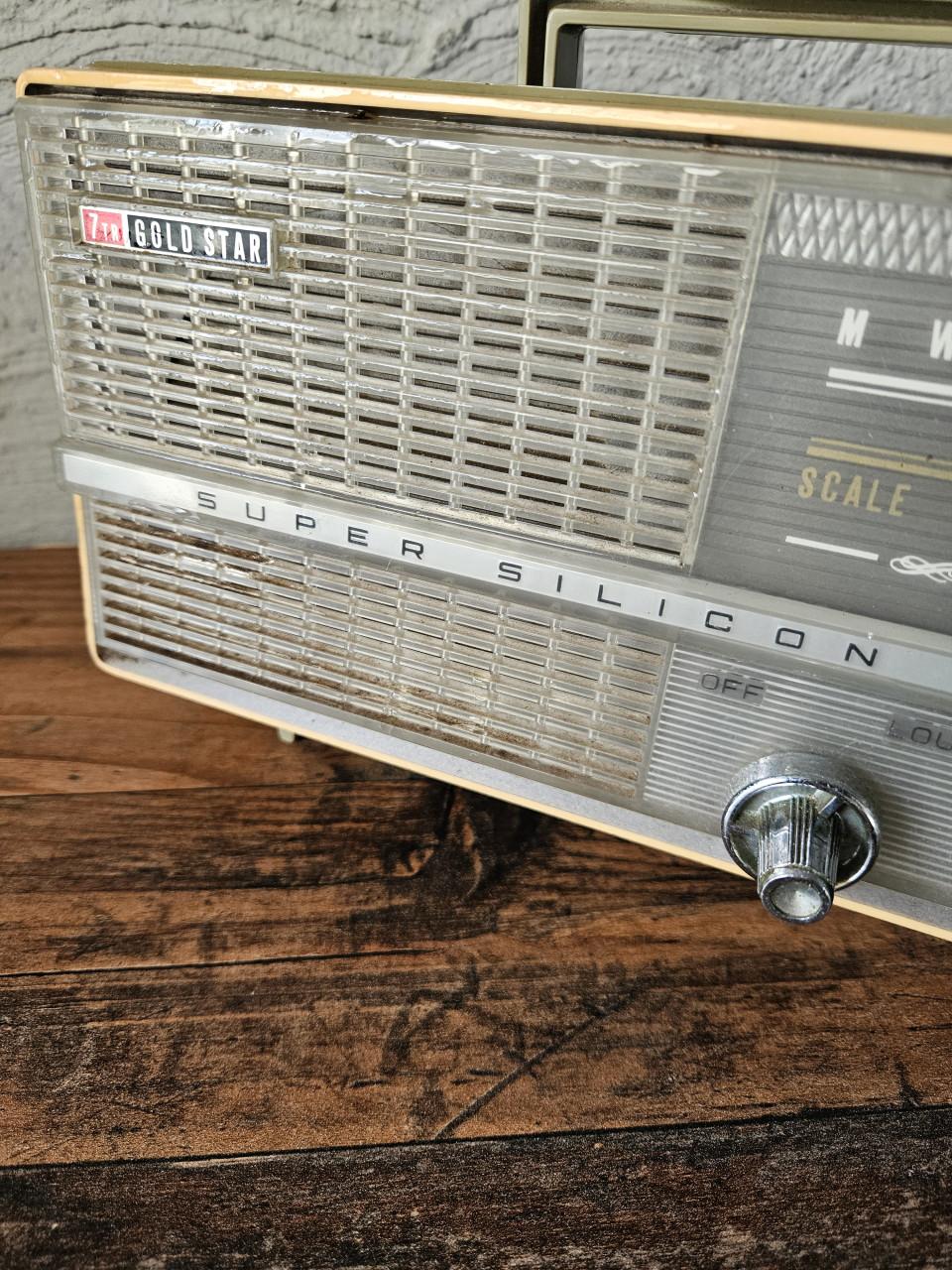 Vintage Gold Star Super Silicon Solid State Radio...